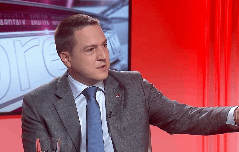 BRANKO RUŽIĆ PREDSTAVIO NAJBOLJEG PRIJATELJA: Ministar prosvete GRLI SVOG ČAPU! (FOTO)